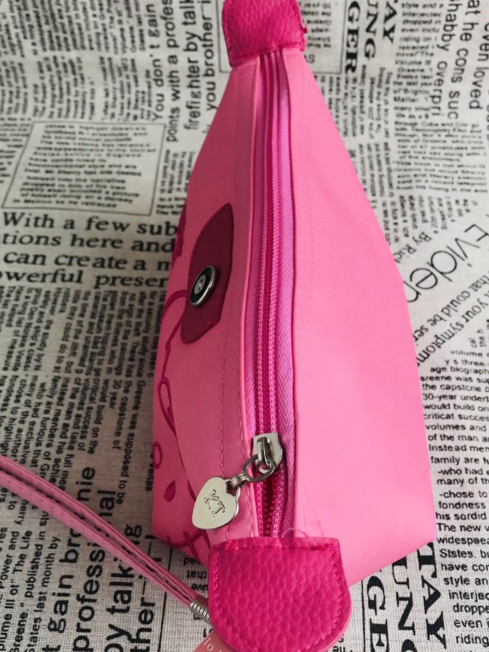Hello Kitty MAKEUP BAG - Picture 4 of 7